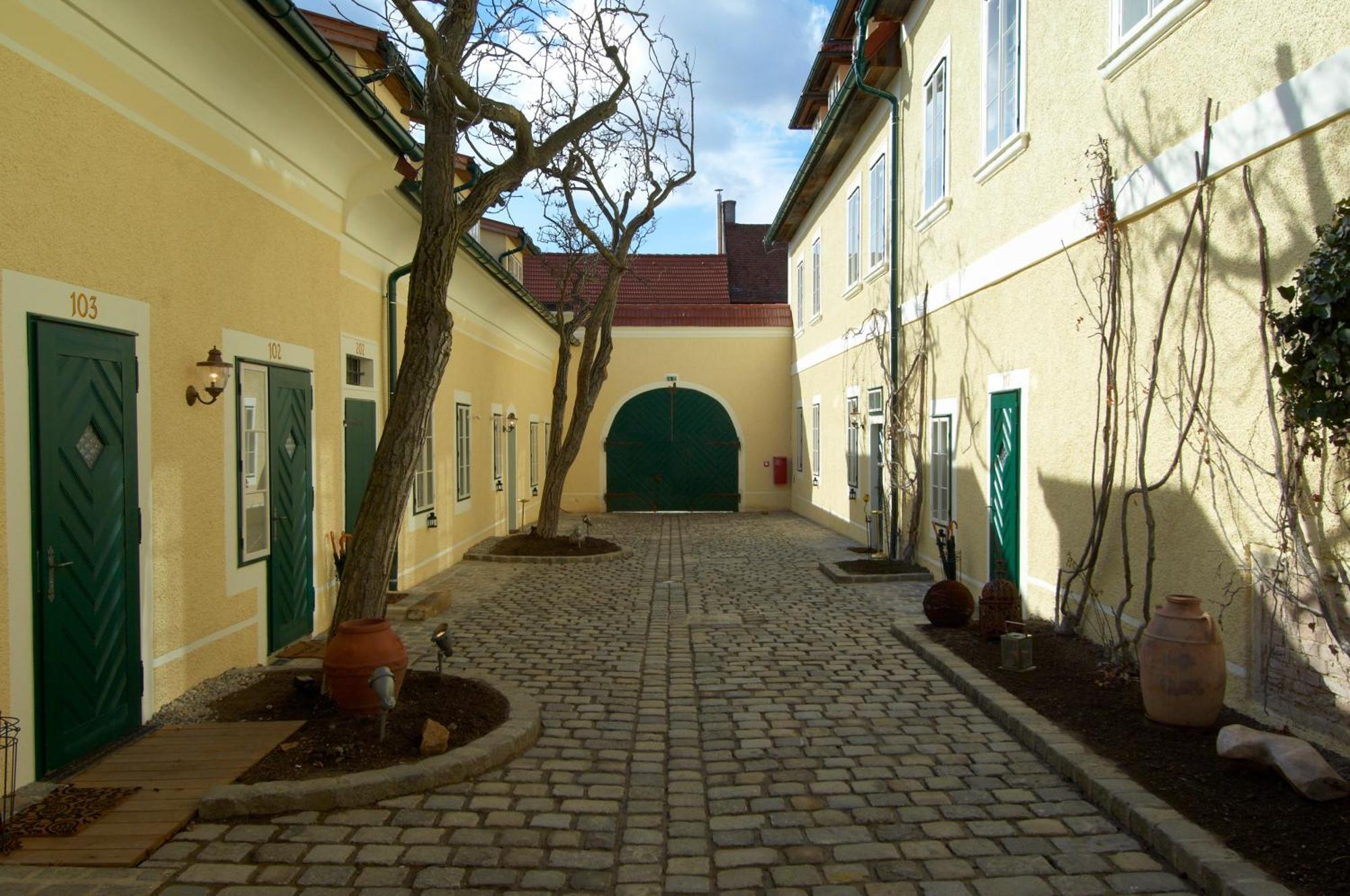 Hotel Landhaus Moserhof Gumpoldskirchen Exterior photo